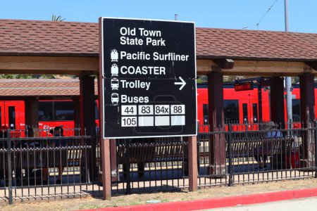 Foto de SAN DIEGO, California - 30 de junio de 2023: MTS Old Town Transit Center - Imagen libre de derechos