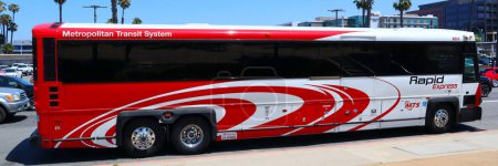 Foto de SAN DIEGO, California - 30 de junio de 2023: San Diego MTS Metropolitan Transit System Bus - Imagen libre de derechos