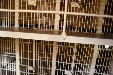 Foto de SAN DIEGO, California 30 de junio de 2023: Celdas de la Cárcel y Exhibición Policial en la Sede, 789 W Harbor Dr, San Diego - Imagen libre de derechos