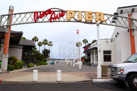 Foto de Long Beach, California 5 de junio de 2023: Long Beach Pine Ave PIER - Imagen libre de derechos