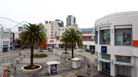 Téléchargez les photos : Long Beach, Californie 5 juin 2023 : Cinéma à Long Beach au Pike Outlets - en image libre de droit