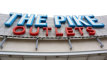 Téléchargez les photos : Long Beach, Californie 5 juin 2023 : détail de THE PIKE OUTLETS, centre commercial de détail, cinéma et parc d'attractions au 95 S Pine Ave, Long Beach - en image libre de droit
