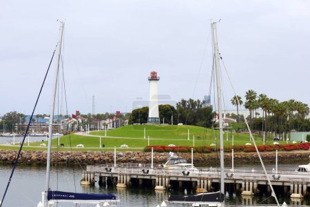 Téléchargez les photos : Long Beach, Californie 5 juin 2023 : vue détaillée de SHORELINE VILLAGE depuis la jetée de Long Beach - en image libre de droit