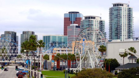 Foto de Long Beach, California 5 de junio de 2023: detalle de THE PIKE OUTLETS, centro comercial al por menor, cine y parque de atracciones en 95 S Pine Ave, Long Beach - Imagen libre de derechos