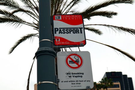 Téléchargez les photos : Long Beach, Californie 5 Juin 2023 : Long Beach Transit Bus Stop - en image libre de droit