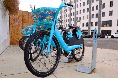 Foto de Long Beach, California 5 de junio de 2023: Long Beach Bike Share - Imagen libre de derechos