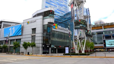 Téléchargez les photos : Los Angeles, Californie 8 juin 2023 : Logo Microsoft au Microsoft Theater, XBOX PLAZA devant l'aréna crypto.com, au centre-ville de Los Angeles - en image libre de droit