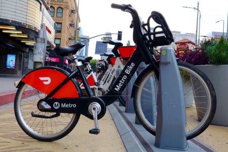 Téléchargez les photos : Los Angeles, Californie 8 Juin 2023 : Los Angeles Metro Bike Partager - en image libre de droit