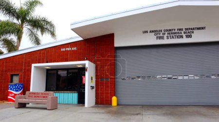 Téléchargez les photos : Hermosa Beach (Comté de LA), Californie 14 Juin 2023 : Los Angeles Fire Department, City of HERMOSA BEACH Fire Station 100 at 540 Pier Ave, Hermosa Beach - en image libre de droit