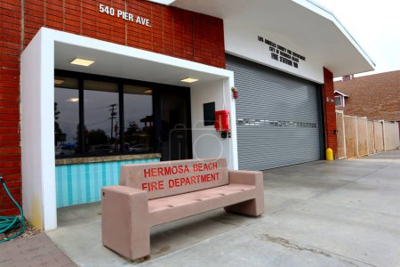 Téléchargez les photos : Hermosa Beach (Comté de LA), Californie 14 Juin 2023 : Los Angeles Fire Department, City of HERMOSA BEACH Fire Station 100 at 540 Pier Ave, Hermosa Beach - en image libre de droit