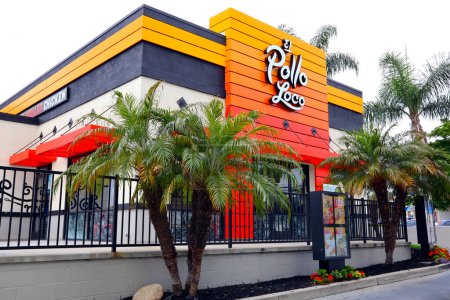 Foto de Los Angeles, California 16 de junio de 2023: EL POLLO LOCO Cadena de restaurantes especializada en pollo a la parrilla al estilo mexicano - Imagen libre de derechos