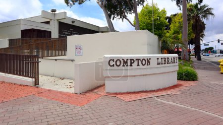 Téléchargez les photos : COMPTON (Comté de Los Angeles), Californie 19 juin 2023 : Bibliothèque publique de la Ville de COMPTON au 240 W Compton Blvd, Compton - en image libre de droit