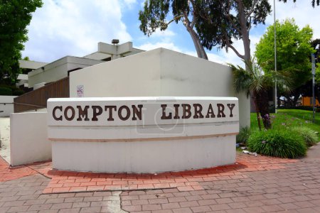 Téléchargez les photos : COMPTON (Comté de Los Angeles), Californie 19 juin 2023 : Bibliothèque publique de la Ville de COMPTON au 240 W Compton Blvd, Compton - en image libre de droit