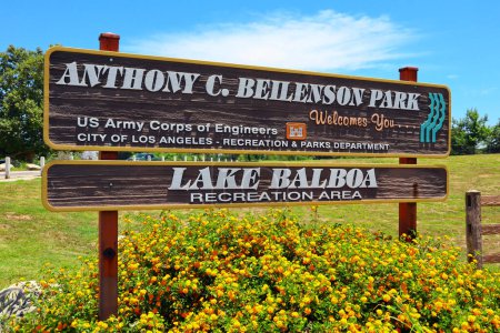 Photo for Los Angeles, California - July 3, 2023: Lake Balboa - Anthony C. Beilenson Park at 6300 Balboa Blvd, Van Nuys (Los Angeles), California - Royalty Free Image