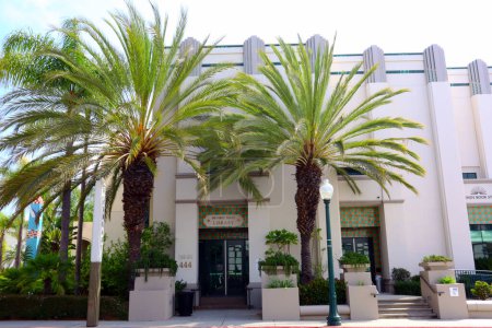 Foto de Beverly Hills, California 3 de julio de 2023: BEVERLY HILLS public library at 444 N Rexford Dr, Beverly Hills - Imagen libre de derechos