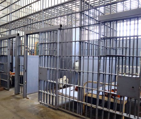 Foto de Prisión penitenciaria con celdas - Imagen libre de derechos