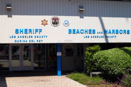 Téléchargez les photos : Marina del Rey (Los Angeles), Californie 31 mai 2023 : Los Angeles County Marina del Rey Station SHERIFF au 13851 Fiji Way, Marina Del Rey - en image libre de droit