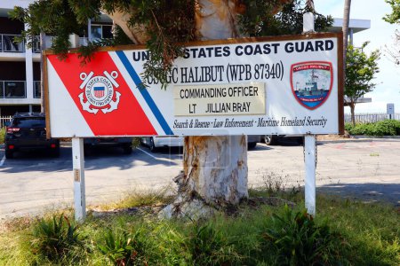 Foto de Marina del Rey (Los Ángeles), California 31 de mayo de 2023: Guardia Costera de los Estados Unidos en 13871 Fiji Way, Marina Del Rey - Imagen libre de derechos
