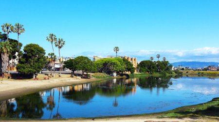 Foto de Playa del Rey (Los Ángeles), California: Del Rey Lagoon Park en el barrio Playa Del Rey de Los Ángeles en 6660 Esplande Place - Imagen libre de derechos