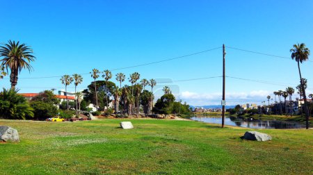 Téléchargez les photos : Playa del Rey (Los Angeles), Californie : Del Rey Lagoon Park dans le quartier Playa Del Rey de Los Angeles au 6660 Esplande Place - en image libre de droit