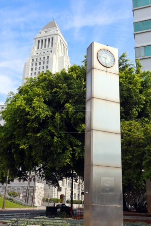 Téléchargez les photos : Los Angeles, Californie 22 septembre 2023 : La Tour de l'Horloge de Nagoya, est une tour de l'horloge dans le centre civique de Los Angeles commémorant une relation entre Sister City - en image libre de droit