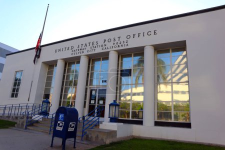 Téléchargez les photos : Culver City, Californie 23 septembre 2023 : USPS Bureau de poste des États-Unis situé à Culver City au 9942 Culver Blvd - en image libre de droit