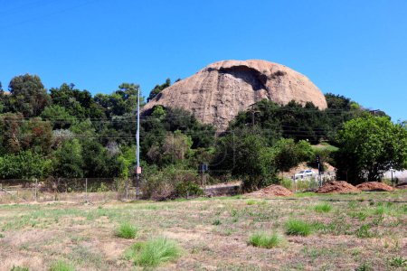 Téléchargez les photos : Eagle Rock, Los Angeles Eagle Rock un grand rocher dont l'ombre ressemble à un aigle - en image libre de droit