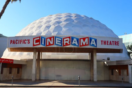 Foto de Hollywood (Los Ángeles), California 26 de septiembre de 2023: The Dome Entertainment Centre, Cinerama Dome located at 6360 Sunset Blvd, Los Angeles - Imagen libre de derechos
