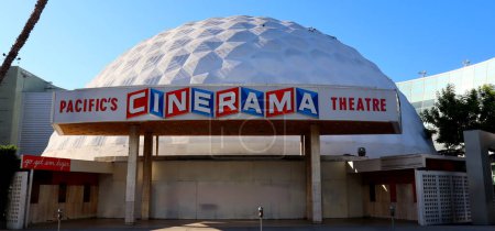 Foto de Hollywood (Los Ángeles), California 26 de septiembre de 2023: The Dome Entertainment Centre, Cinerama Dome located at 6360 Sunset Blvd, Los Angeles - Imagen libre de derechos