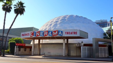 Téléchargez les photos : Hollywood (Los Angeles), Californie 26 septembre 2023 : The Dome Entertainment Centre, Cinerama Dome situé au 6360 Sunset Blvd, Los Angeles - en image libre de droit