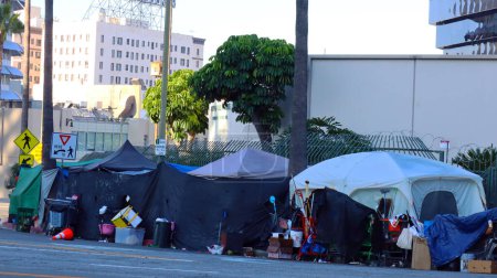 Foto de Los Ángeles, California Septiembre 26, 2023: Casas para Desamparados en Los Ángeles - Imagen libre de derechos
