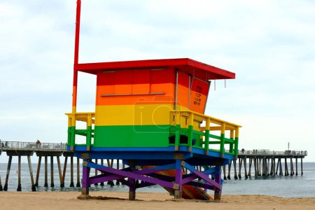 Foto de Rainbow Lifeguard Tower en Hermosa Beach (Condado de Los Ángeles), California - Imagen libre de derechos