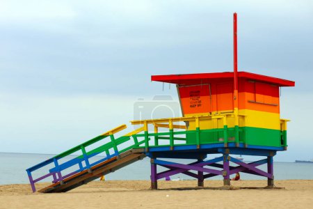 Foto de Rainbow Lifeguard Tower en Hermosa Beach (Condado de Los Ángeles), California - Imagen libre de derechos