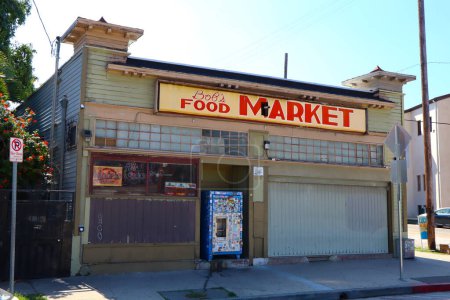 Téléchargez les photos : Los Angeles, Californie 2 octobre 2023 : Bob's Market, lieu célèbre pour le Toretto's Market and Cafe dans le film de 2001 The Fast and The Furious film, situé au 1234 Bellevue Ave, Los Angeles - en image libre de droit