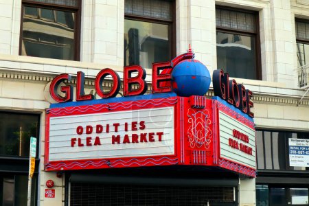 Foto de Los Angeles, California 9 de octubre de 2023: Globe Theatre, historic Theatre at 740 S. Broadway in the historic Broadway Theater District in Downtown Los Angeles - Imagen libre de derechos