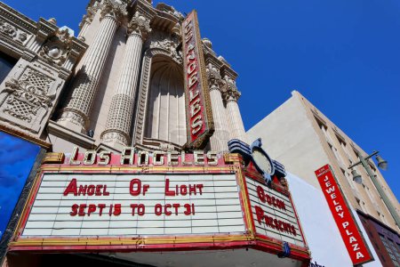 Foto de Los Angeles, California 9 de octubre de 2023: Los Angeles Theatre, historic Theatre at 615 S. Broadway in the historic Broadway Theater District in Downtown Los Angeles - Imagen libre de derechos