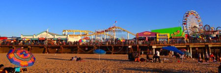Téléchargez les photos : Santa Monica, Californie, États-Unis : Santa Monica Pacific Park vue de la plage au coucher du soleil - en image libre de droit