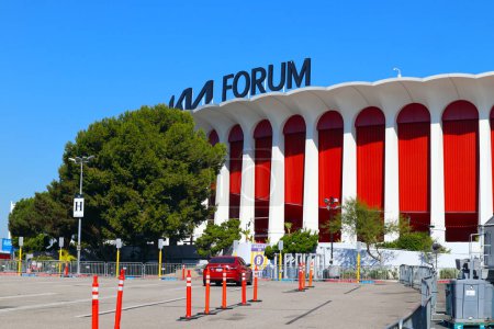 Foto de Inglewood (Los Ángeles), California 6 de noviembre de 2023: KIA FORUM (The Forum), un Arena cubierta polivalente ubicado en 3900 W. Manchester Blvd. Inglewood - Imagen libre de derechos
