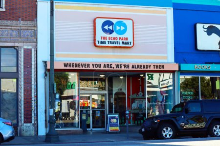 Foto de Los Angeles, California  December 5, 2023: The Echo Park Time Travel Mart. Non-profit Time Travel Mart sells goods you would need for a trip through the fourth dimension - Imagen libre de derechos