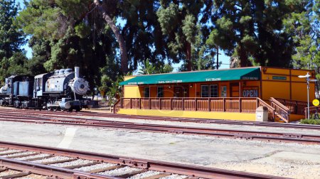 Téléchargez les photos : Los Angeles, California  October 3, 2023: TRAVEL TOWN MUSEUM, railway museum dedicated of history of railroad transportation in the western United States from 1880 to the 1930s located at 5200 Zoo Dr - en image libre de droit