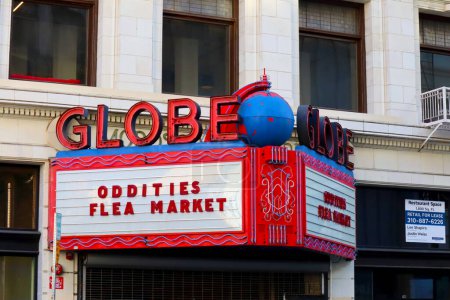 Téléchargez les photos : Los Angeles, California  October 11, 2023: GLOBE Theatre, historic Theatre at 740 S. Broadway in the historic Broadway Theater District in Downtown Los Angeles - en image libre de droit
