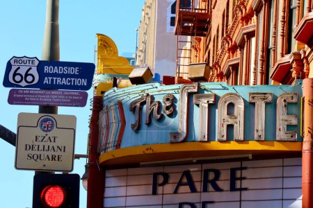 Foto de Los Angeles, California  October 11, 2023: THE STATE Theatre, historic Theatre at 703 S. Broadway in the historic Broadway Theater District in Downtown Los Angeles - Imagen libre de derechos