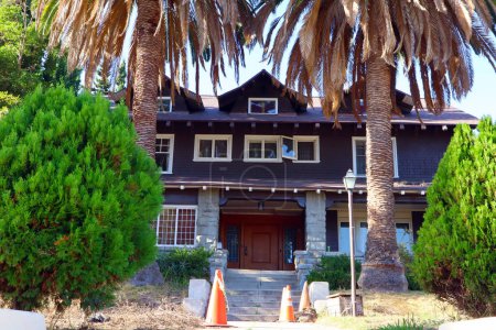 Téléchargez les photos : Los Angeles, Californie 20 novembre 2023 : Maison Cohn au 1325 Alvarado Terrace, construite en 1902 dans un style artisanal et bardeau. Désigné monument historique-culturel de Los Angeles - en image libre de droit