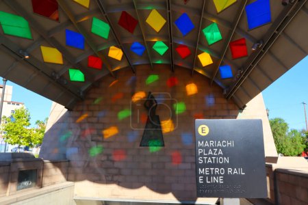 Foto de Los Ángeles, California 6 de octubre de 2023: Estación de Línea E de Metro Mariachi Plaza, ubicada en el distrito de Boyle Heights, Los Ángeles - Imagen libre de derechos