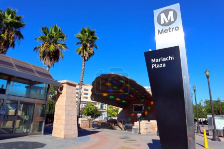 Foto de Los Ángeles, California 6 de octubre de 2023: Estación de Línea E de Metro Mariachi Plaza, ubicada en el distrito de Boyle Heights, Los Ángeles - Imagen libre de derechos