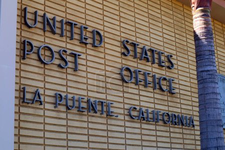 Foto de La Puente (Los Ángeles), California 14 de octubre de 2023: City of LA PUENTE United States Post Office - Imagen libre de derechos