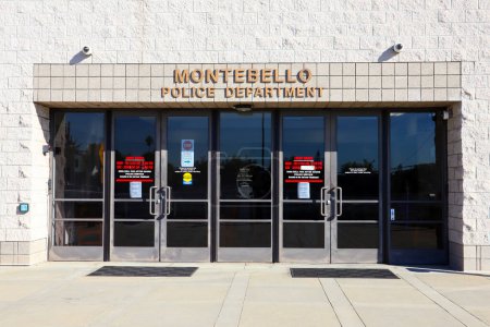 Téléchargez les photos : Montebello, Californie 30 octobre 2023 : Montebello Police Department situé au 1600 W Beverly Blvd, Montebello, Los Angeles Comté - en image libre de droit