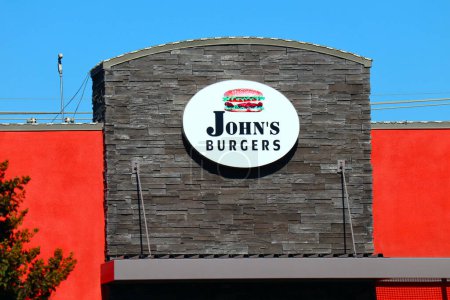 Téléchargez les photos : Los Angeles, Californie 30 octobre 2023 : John's Burgers fast food restaurant situé au 6537 Whittier Blvd., East Los Angeles - en image libre de droit
