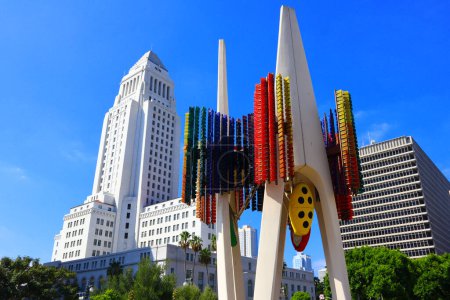 Téléchargez les photos : Los Angeles, Californie 10 octobre 2023 : Art public "Triforium" par l'artiste Joseph Young, situé sur la place Fletcher Brown dans le centre-ville de Los Angeles - en image libre de droit