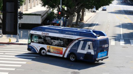 Téléchargez les photos : Los Angeles, Californie 10 octobre 2023 : Los Angeles LADOT Transit DASH Bus - en image libre de droit